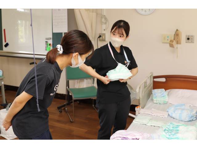 男性のオムツの巻き方講座😧