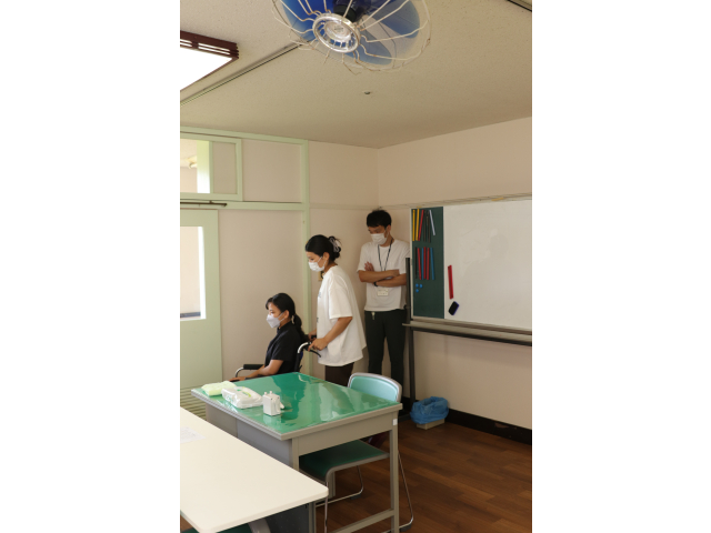 次長の目が試験官の如く👀