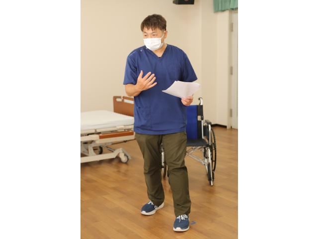 この足の幅が「支持基底面」だそうです🤔