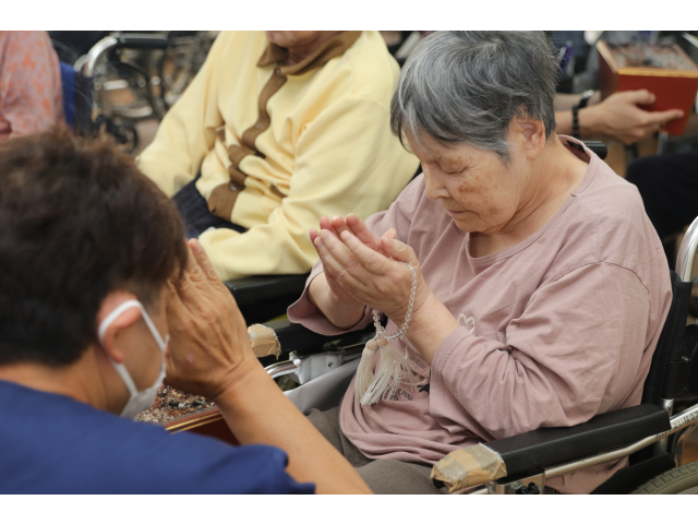 お焼香の後にはしっかり手を合わせて🙏
