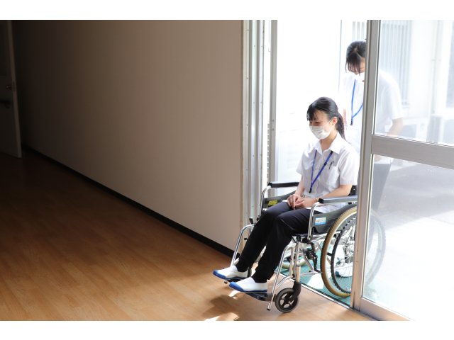 段差のある所は後ろ向きで😌