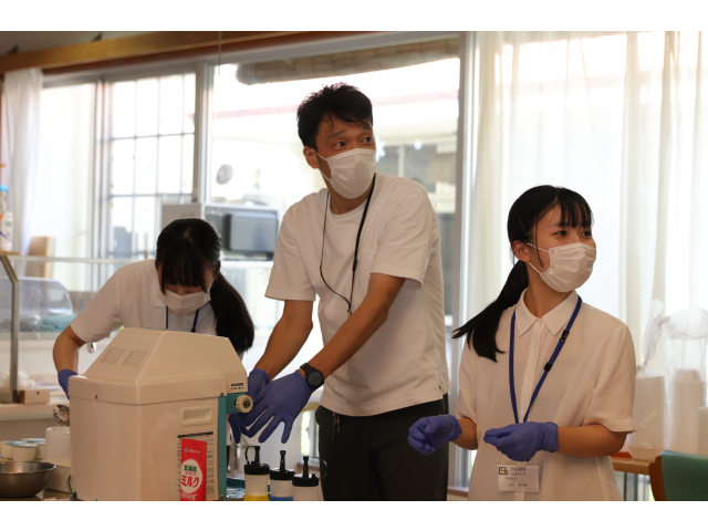 次長と学生の動きがシンクロしていました😂