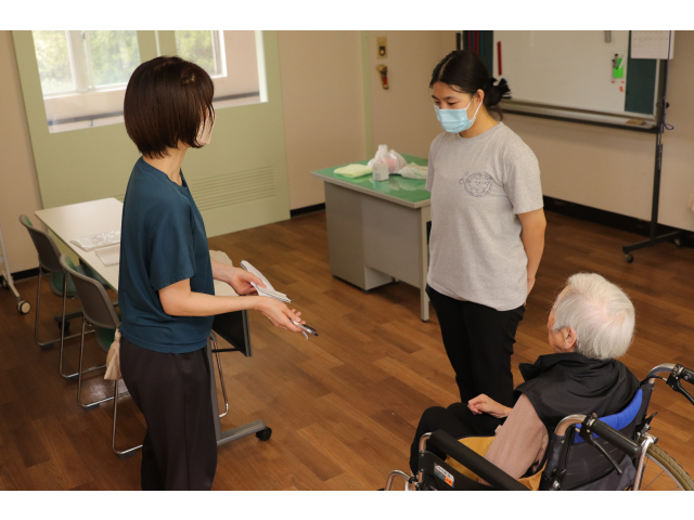 介護員さんからアドバイスを貰っていました🤭