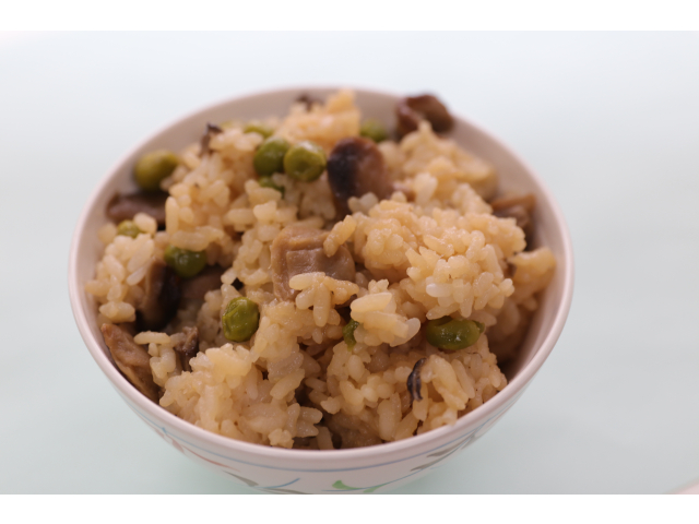 皆さんに好評だった今からが旬のきのこご飯🍄