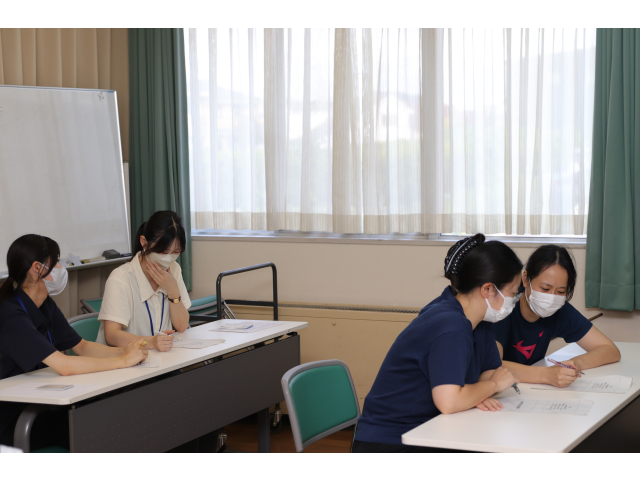 学生の2人もthinking time⌛