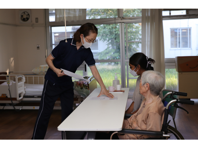 途中、介護主任からアドバイスが…🤔