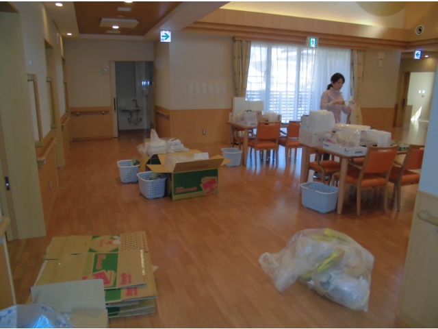 段ボールから出さないと！