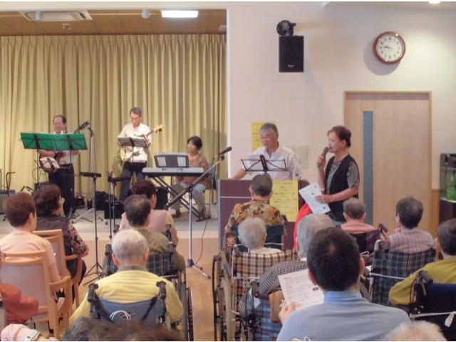 あいさつから。
