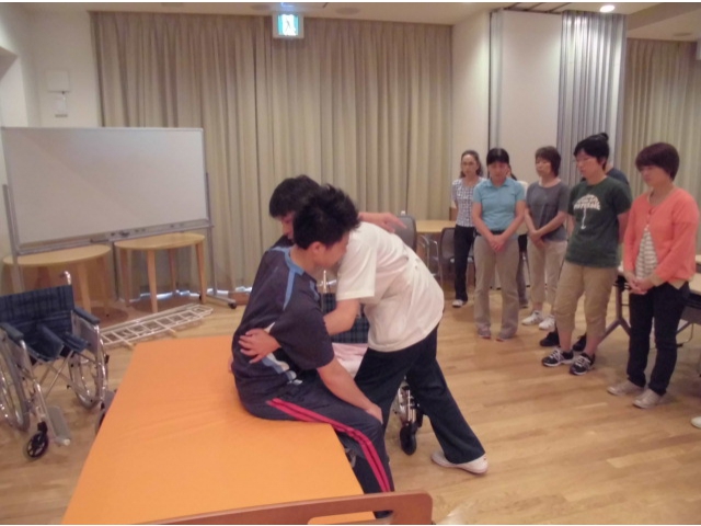 車いすへの移乗実技