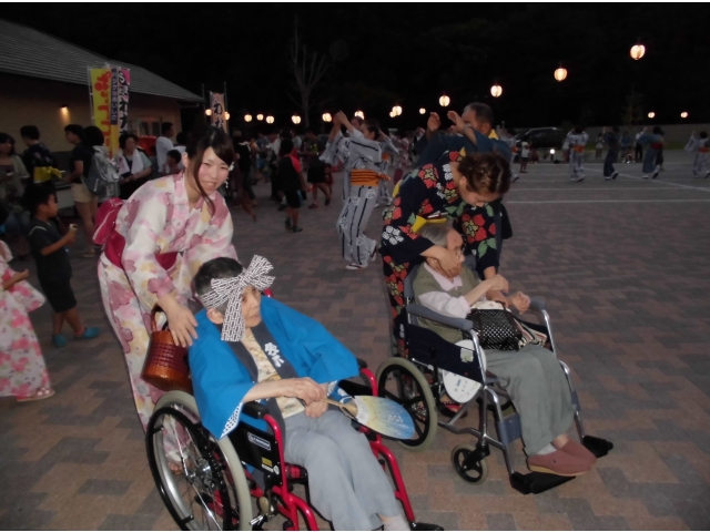 輪になって　おどろう