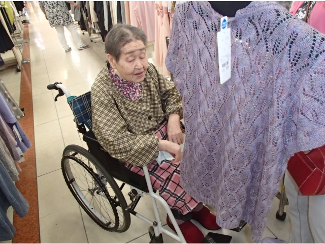 食事の後はお買い物です