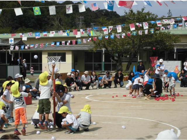 玉入れは盛り上がりますね！！