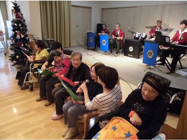 ♪幸せなら手をたたこう♪