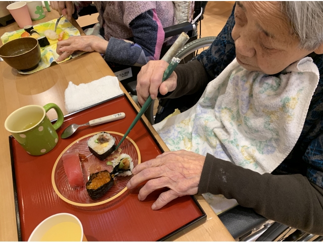 スーパーの刺し盛りの器を再利用