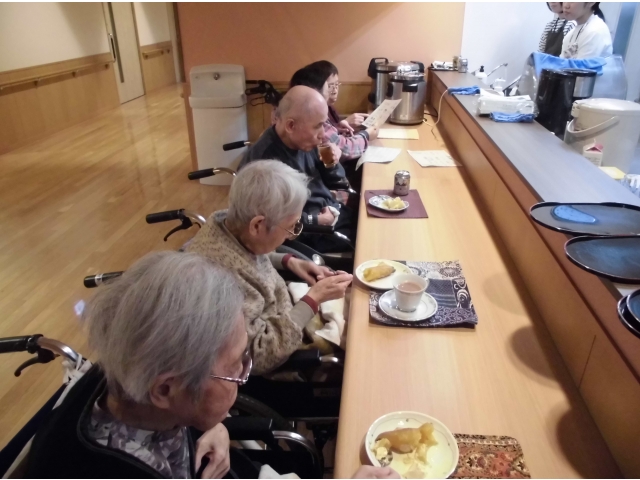 カウンター席もありますよ