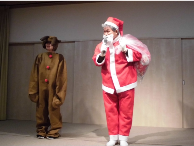 ぶかぶかトナカイと岡崎サンタの登場