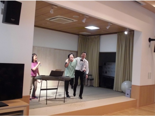 どこからともなく