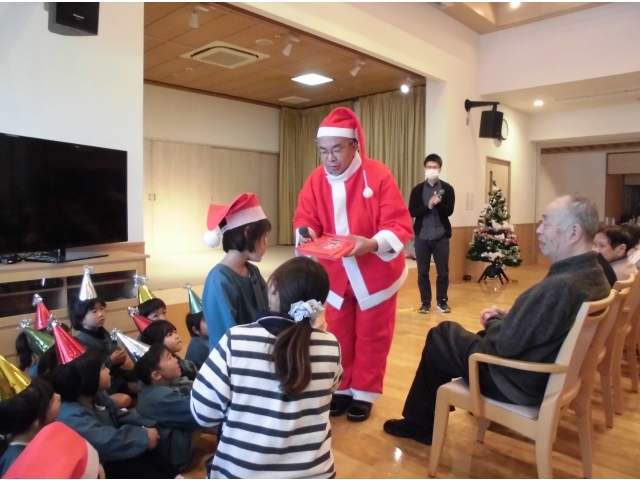 絵本のプレゼント！おひげをわすれちゃったかな