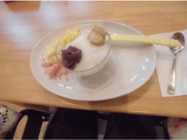 ミキサー粥にあんこをトッピング