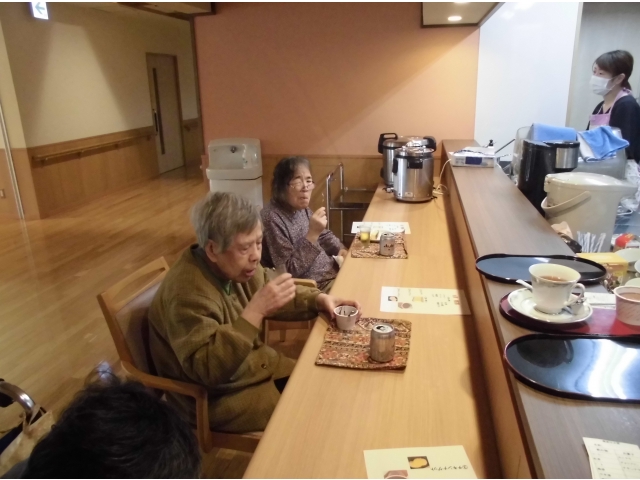 カウンターは人気です。