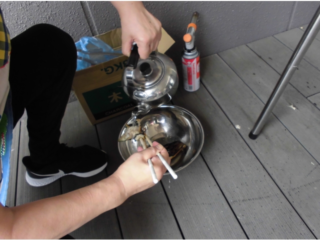 お湯をかけると皮が柔らかくなるそう！知らなかった