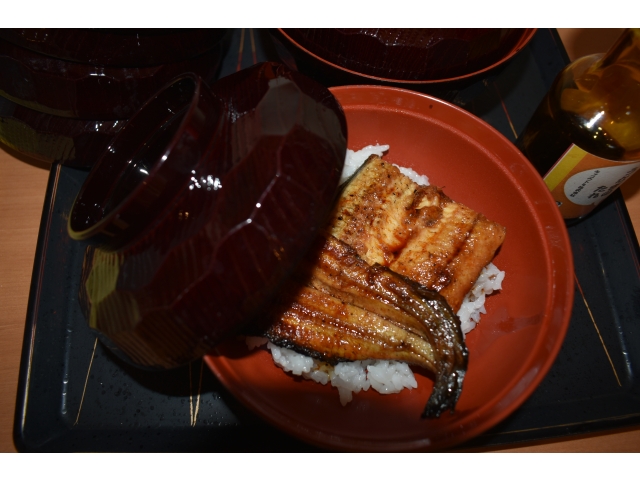 うな丼　出来上がり