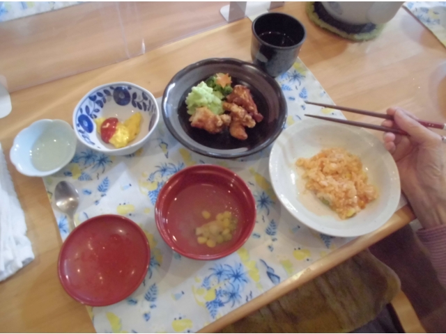 やまぶきユニットは一品ずつ盛り付け