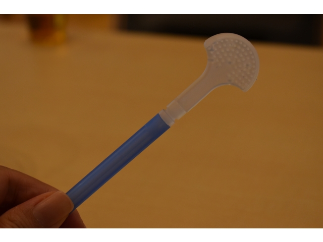シリコン製の舌ブラシ
