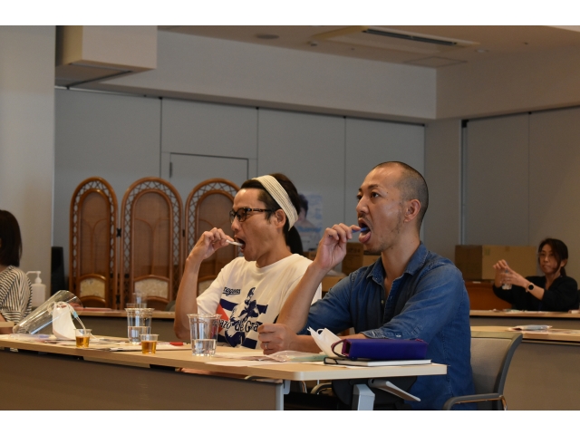 みんなで一緒に「舌そうじ」