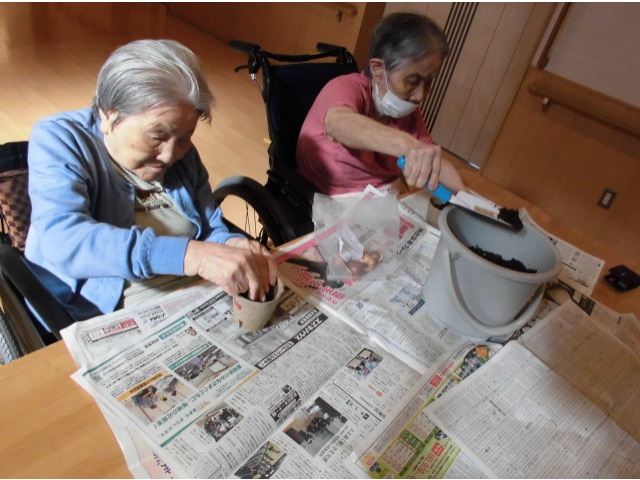 球根ポットづくり