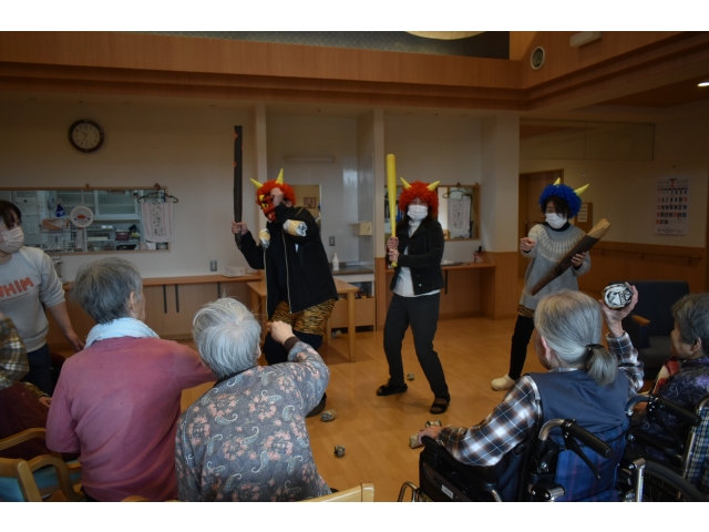 結構　真剣に投げられています