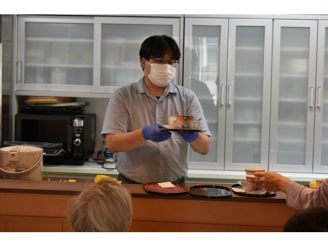 スタッフ紹介です喫茶店のマスター