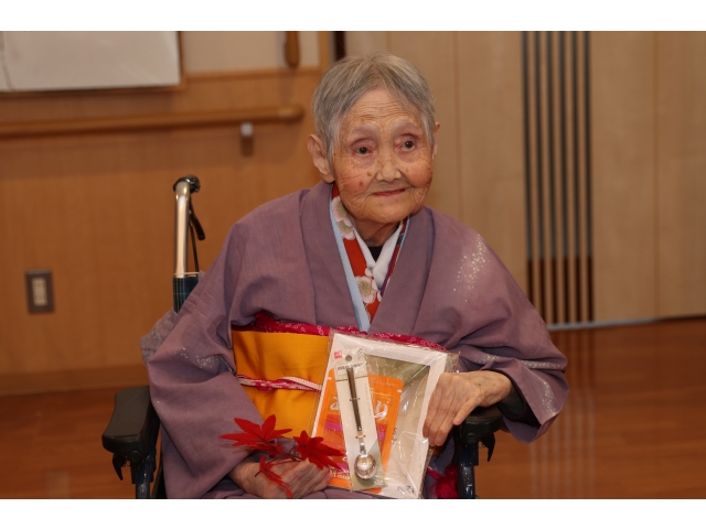 おめかしして、プレゼント🎁も貰ってうれしいねヽ(･∀･)ﾉ ﾜﾁｮｰｲ♪