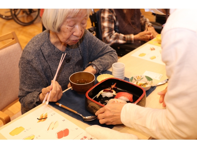 お寿司おまちっ！！(((っ･ω･)っ ﾄﾞｫｿﾞ