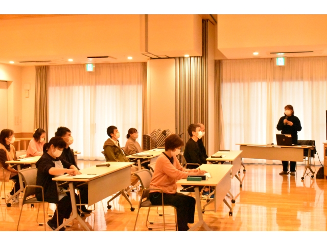 皆さん真剣に聞き入っています