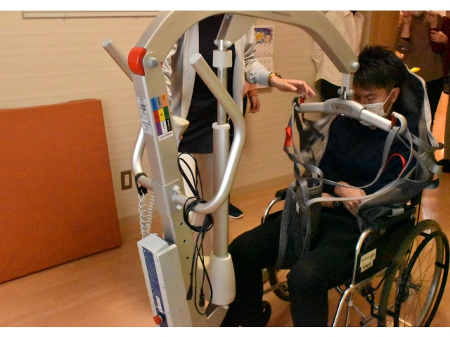 車椅子への移動完了