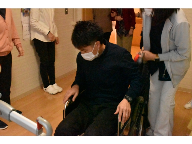 無事に車椅子に座ることができました