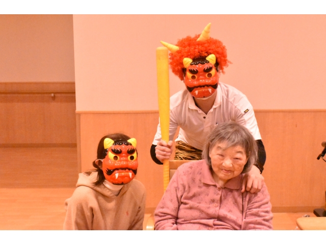 豆まきの後に鬼と一緒に記念撮影！？👹鬼退治して満足(o´罒`o)