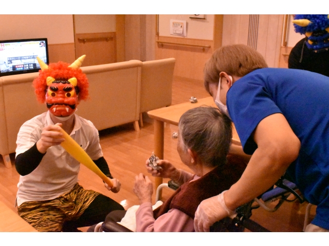 ( ´ﾉω`)あの鬼へ豆投げつけるだよ