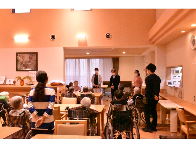 フロア・ユニットへ順番にご挨拶しました