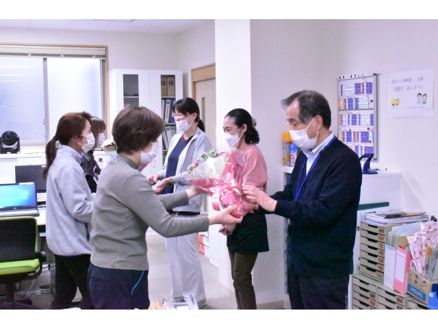 事務所にてお花のプレゼント🌺