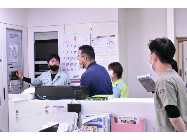 事務所にて実際に機器を作動させました