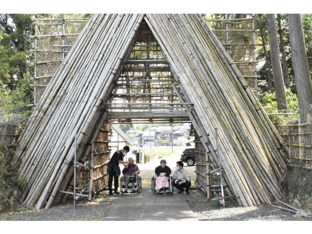 入り口でﾊﾟｼｬﾘ✧p◎qω•,,´)ﾊﾟｼｬ