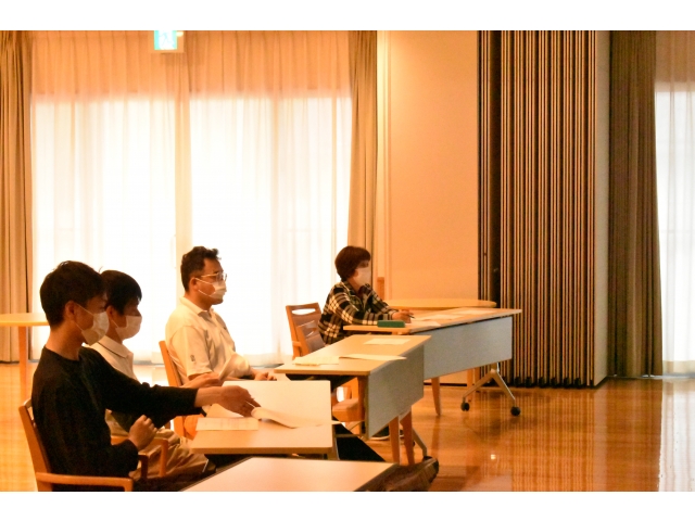 講師の説明をよく聞いて