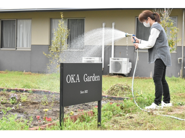 ケアマネさんも水やり水やり(*･ω･)o－＜ﾐﾐﾐﾐﾐﾐ