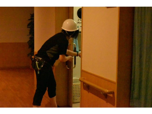 現場確認・消火開始しました