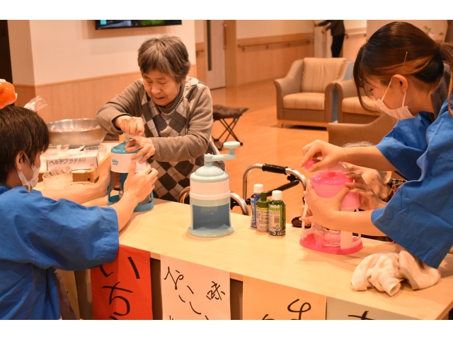 皆さん一生懸命作ってます😆