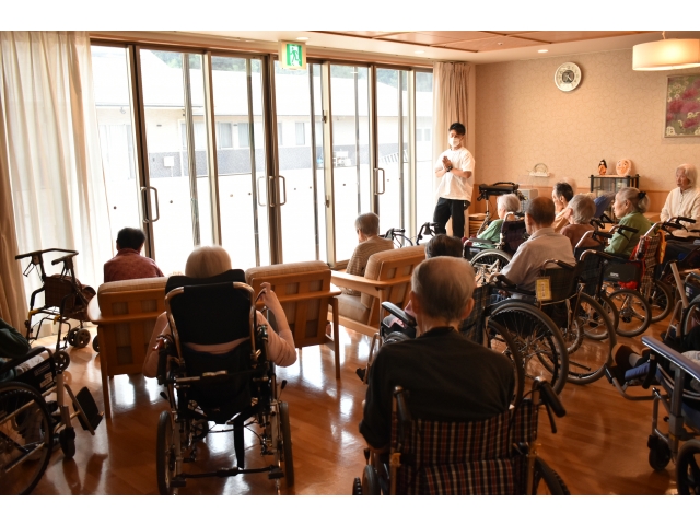 集まったところで、送り火を始めました🔥