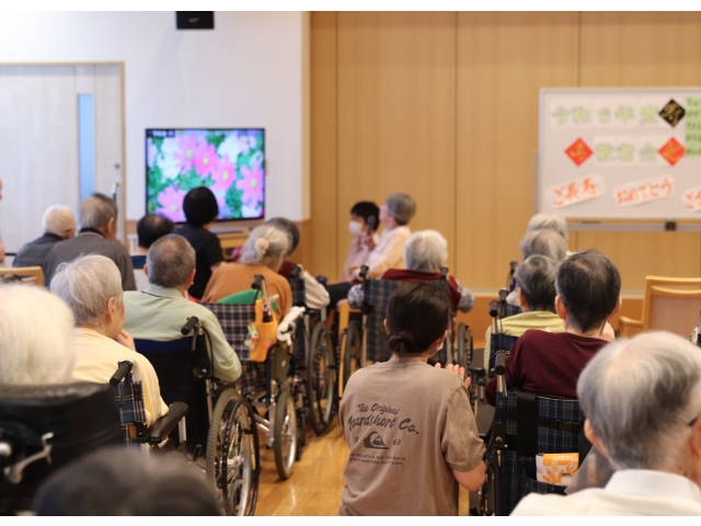 聞き入っています👂