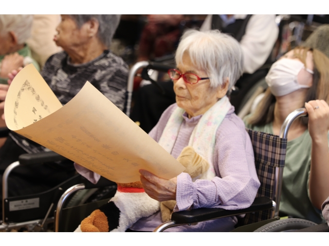 100歳のお祝い㊗内閣総理大臣よりいただいた賞状と銀杯をお披露目しました📜